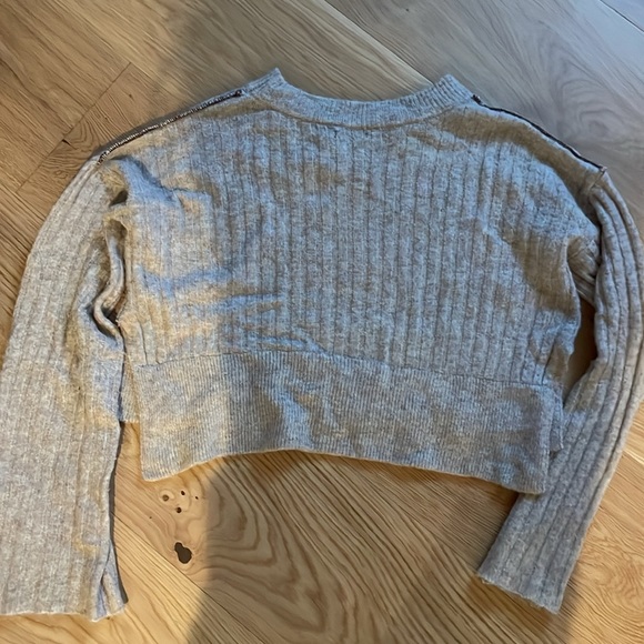 Sweater - Picture 2 of 5